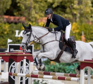 Gin D op het GCT Grand Prix podium