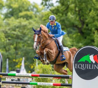 Christian Ahlmann presteert met Emerald-zoon Mandato vd Neerheide in Aken